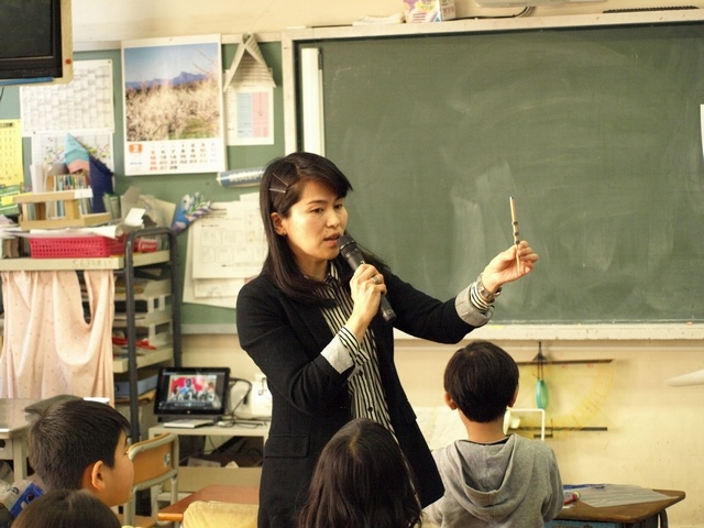 東京都杉並区立井荻小学校で磁石の授業